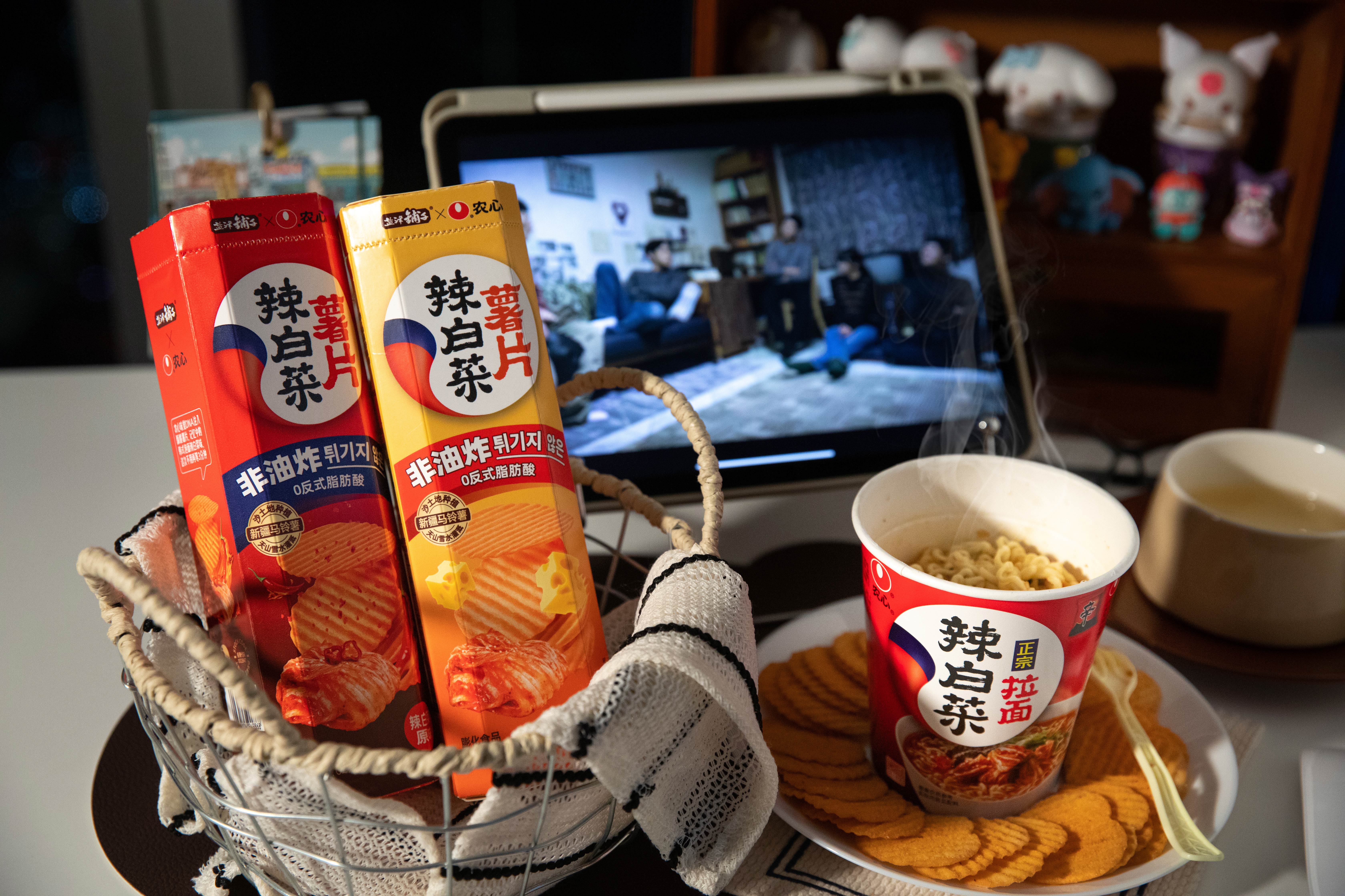 鹽津鋪子×農心 重磅聯名——辣白菜薯片新鮮上市 鹽津鋪子×農心 重磅聯名——辣白菜薯片新鮮上市